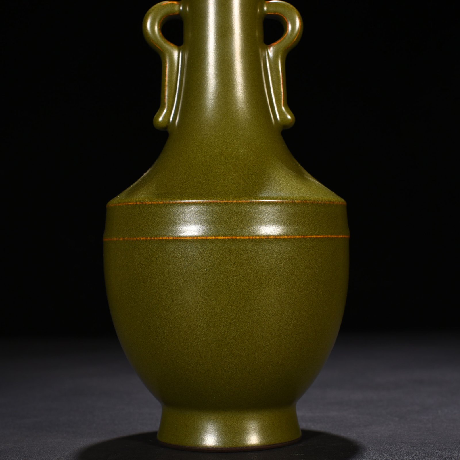 Qing Dynasty Qianlong tea powder-glazed amphorae