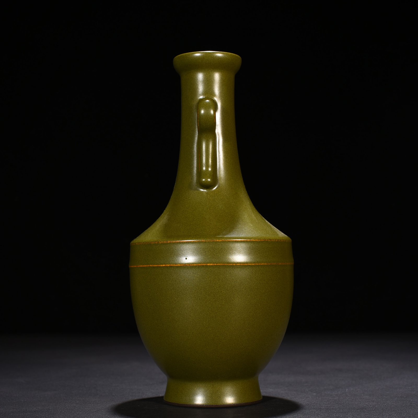 Qing Dynasty Qianlong tea powder-glazed amphorae