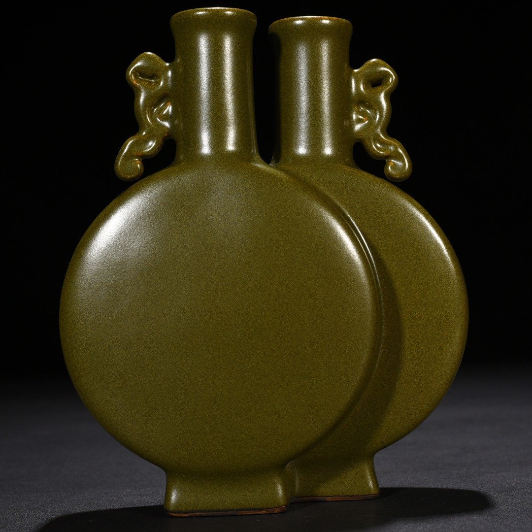 Qing Dynasty Qianlong tea powder-glazed double flat bottle