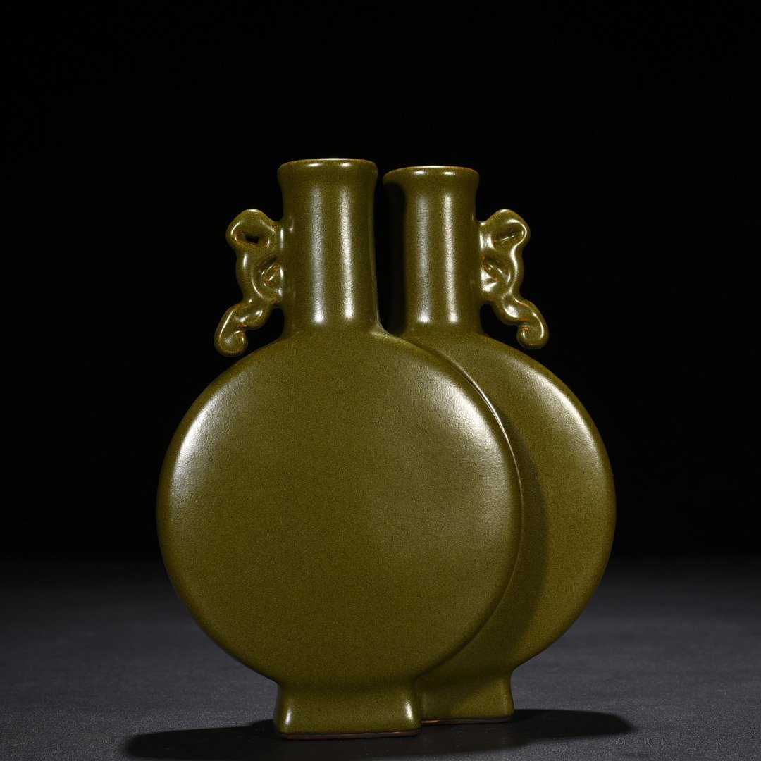 Qing Dynasty Qianlong tea powder-glazed double flat bottle