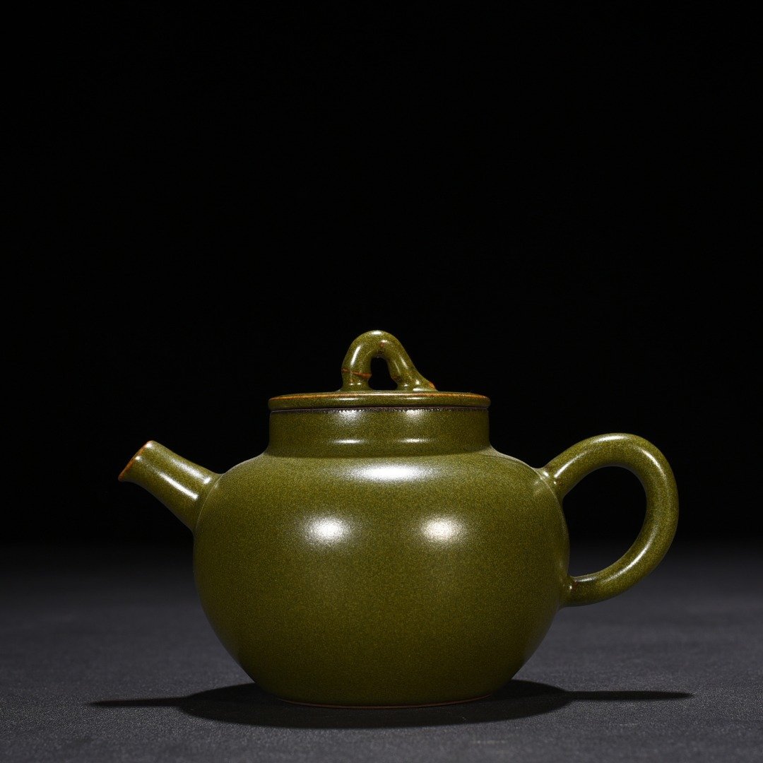 Qing Dynasty Qianlong tea glazed pot