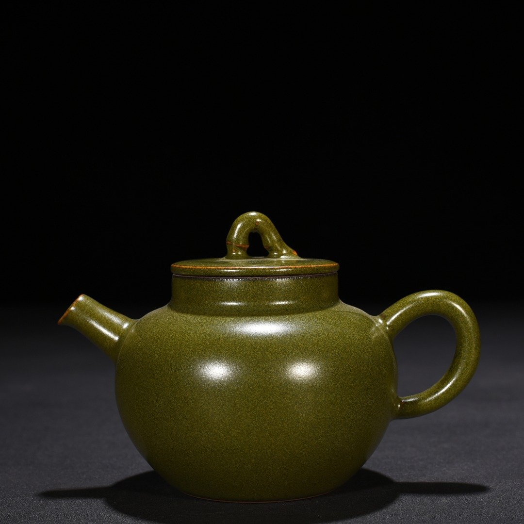 Qing Dynasty Qianlong tea glazed pot
