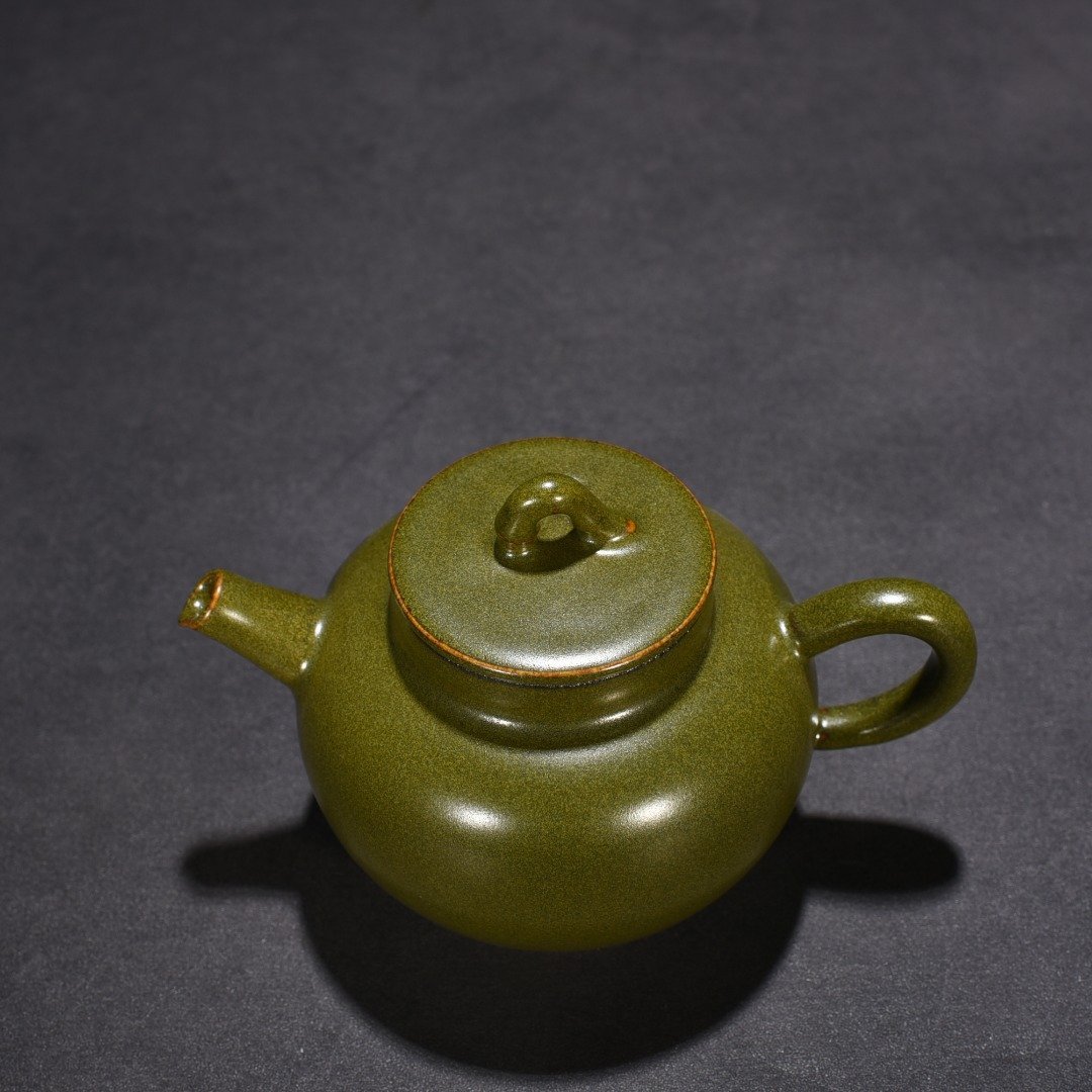 Qing Dynasty Qianlong tea glazed pot