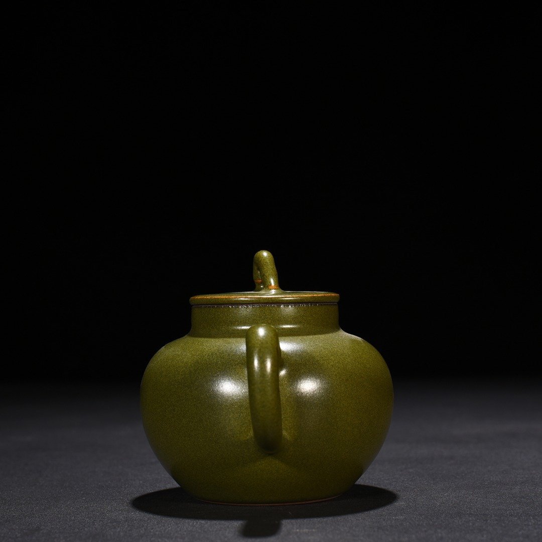 Qing Dynasty Qianlong tea glazed pot