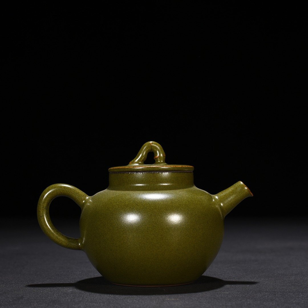 Qing Dynasty Qianlong tea glazed pot