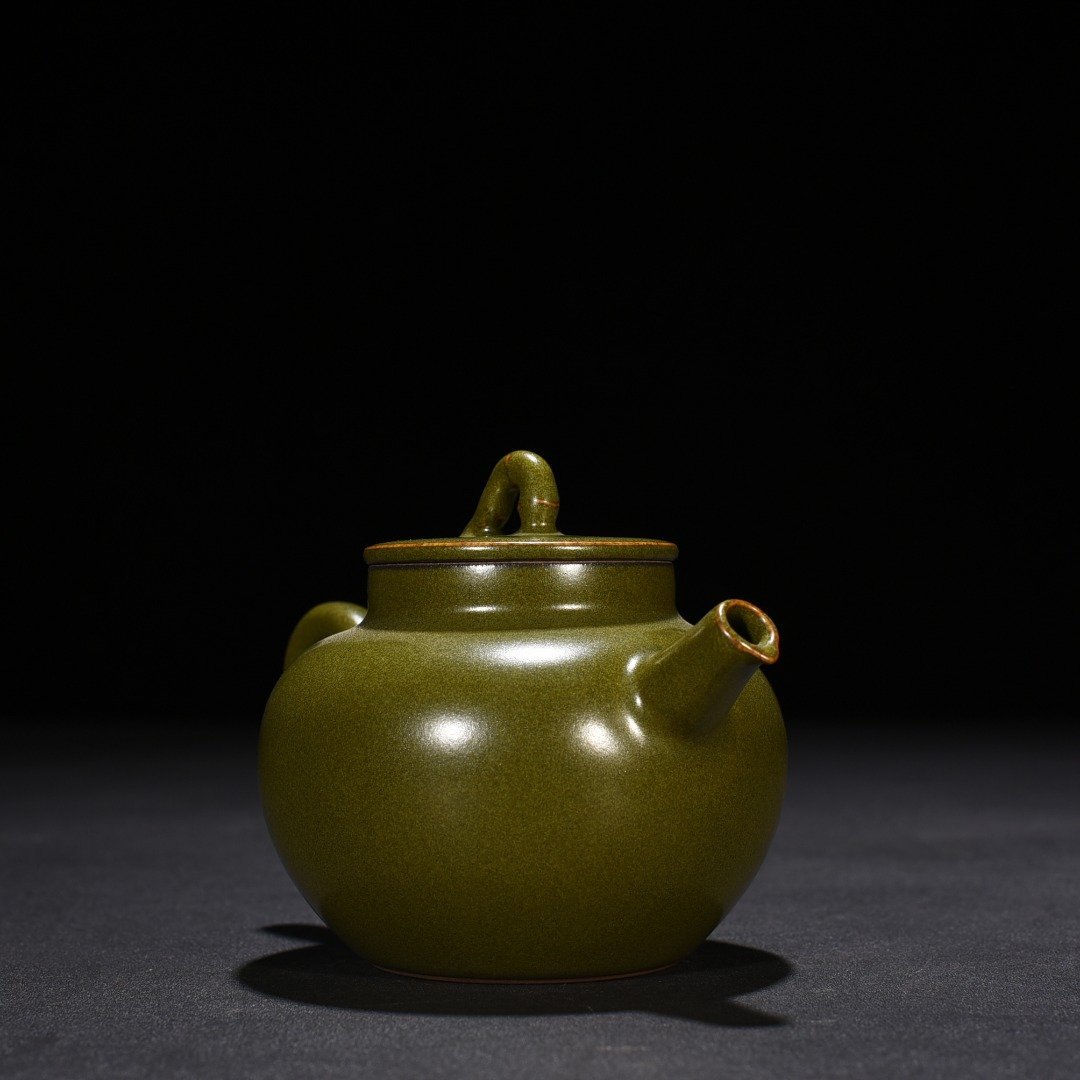 Qing Dynasty Qianlong tea glazed pot
