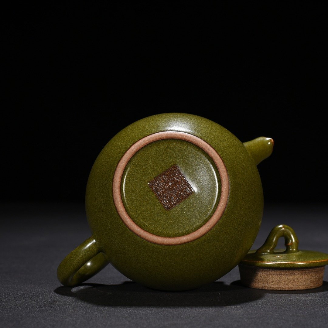 Qing Dynasty Qianlong tea glazed pot