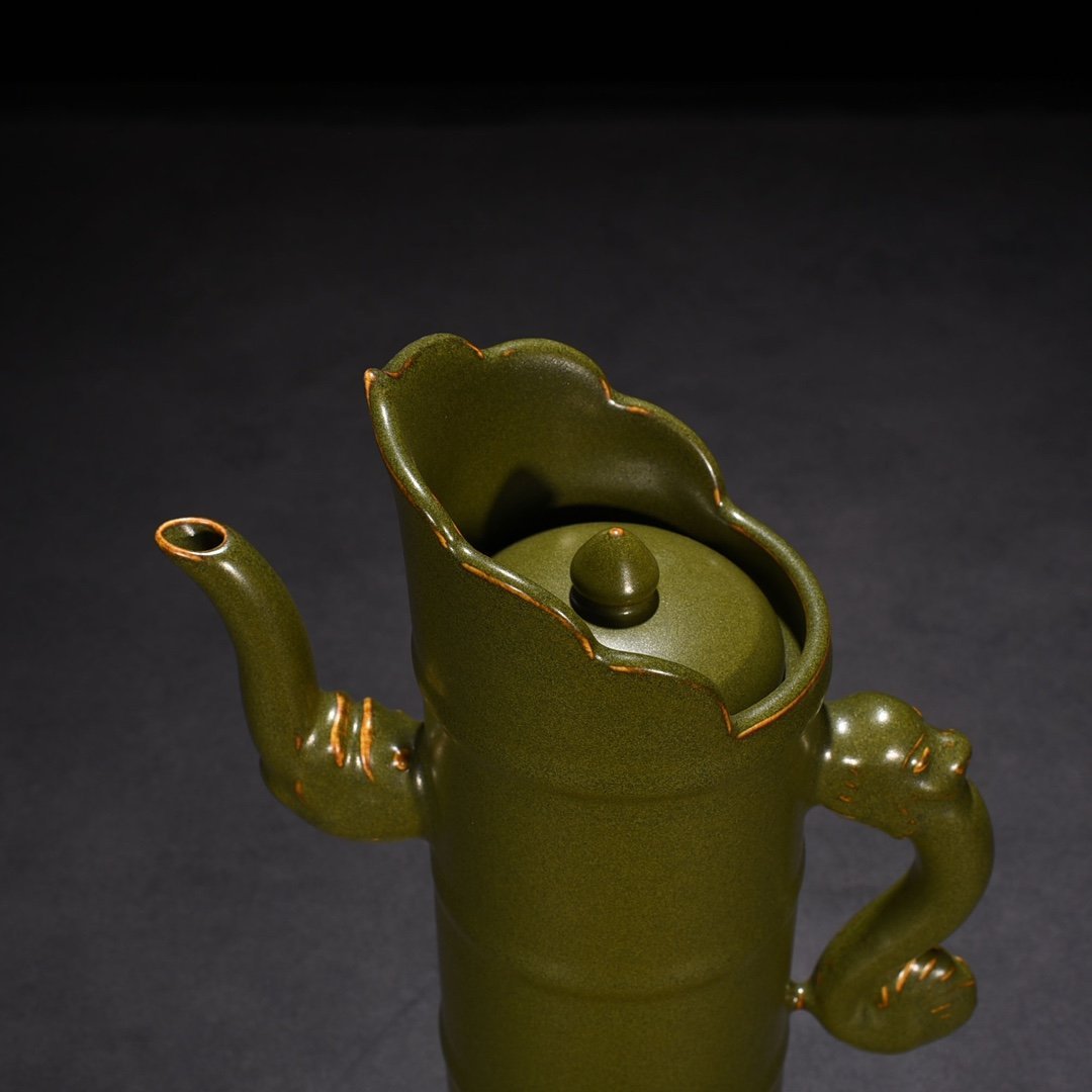 Qing Dynasty Qianlong tea powder glazed Duomu teapot