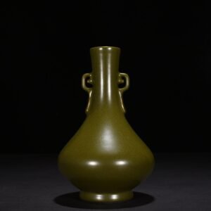 Qing Dynasty Qianlong tea powder-glazed Ruyi amphorae