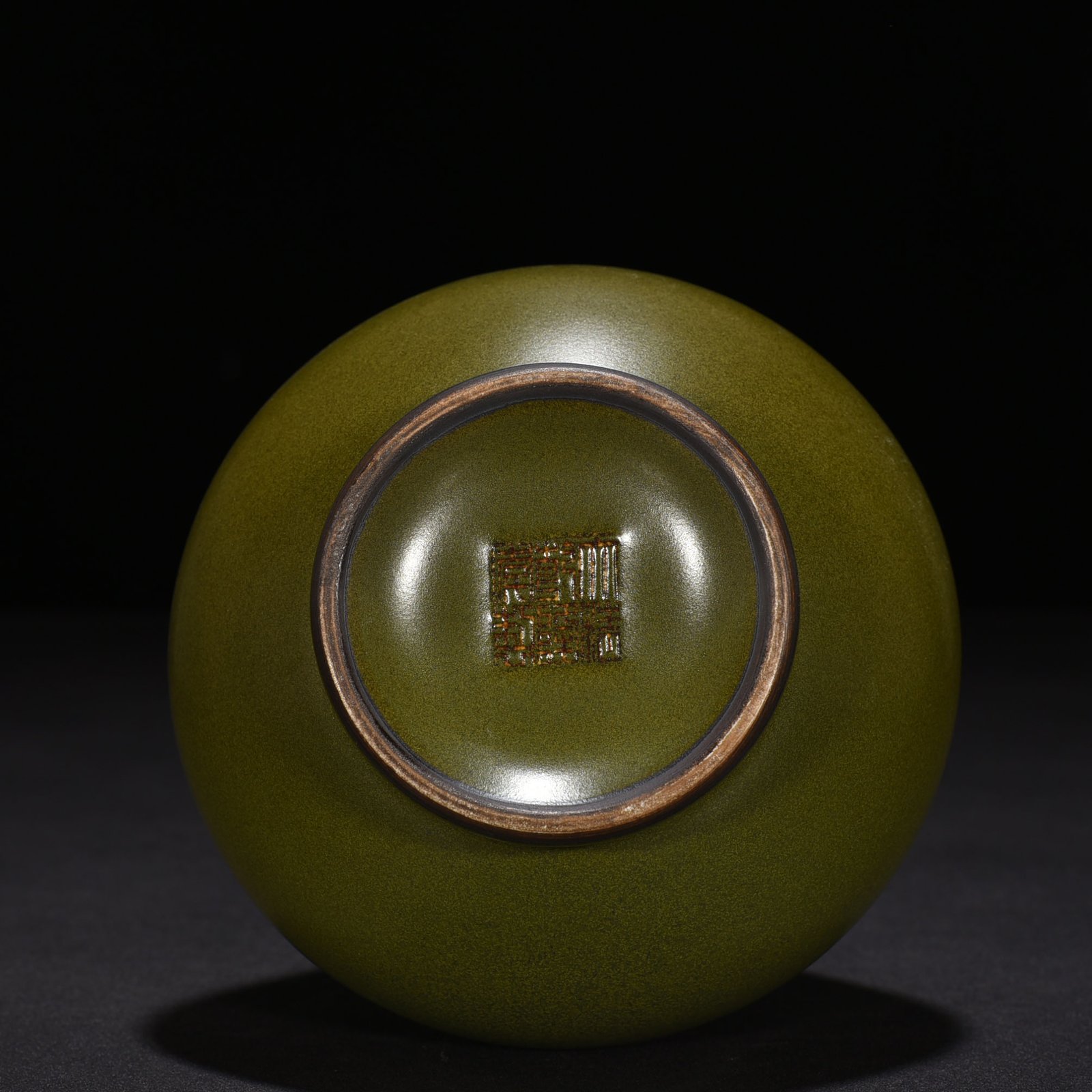 Qing Dynasty Qianlong tea powder-glazed Ruyi amphorae
