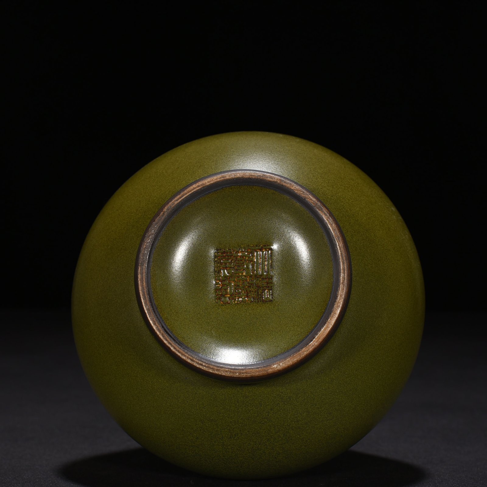 Qing Dynasty Qianlong tea powder-glazed Ruyi amphorae