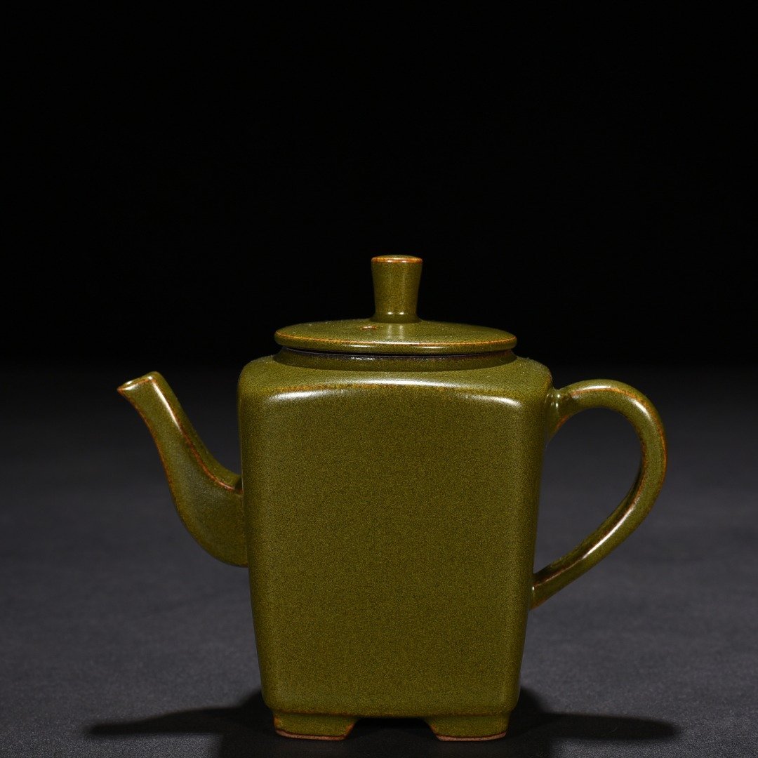 Qing Dynasty Qianlong tea glazed square teapot
