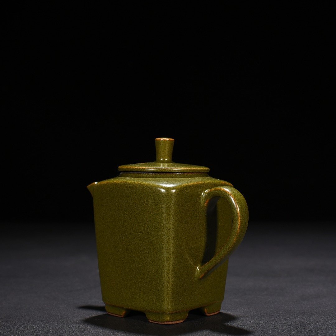 Qing Dynasty Qianlong tea glazed square teapot