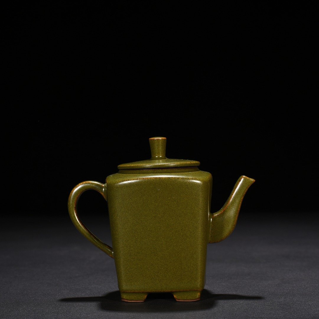 Qing Dynasty Qianlong tea glazed square teapot