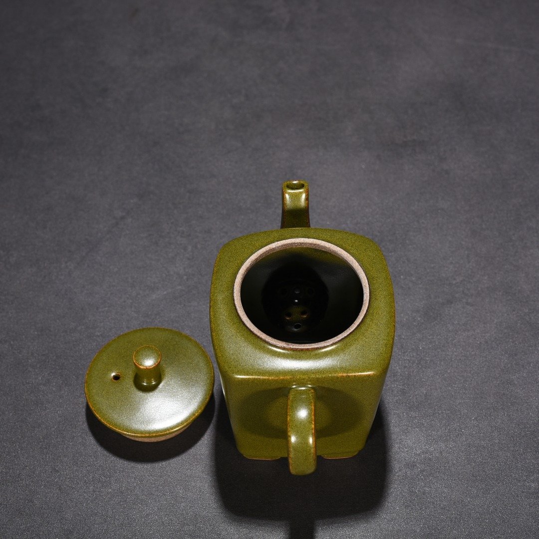 Qing Dynasty Qianlong tea glazed square teapot