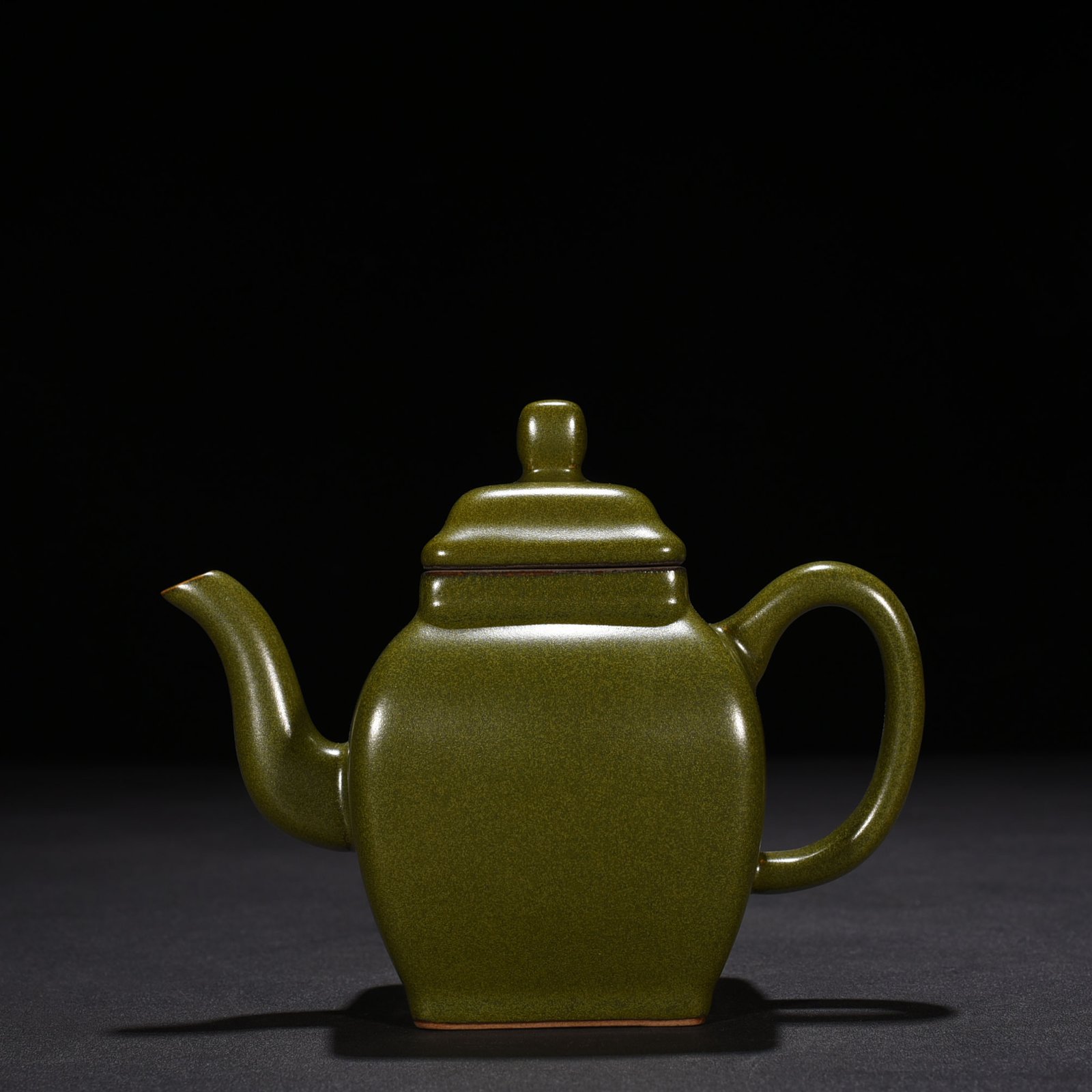 Qing Dynasty Qianlong tea glazed square teapot
