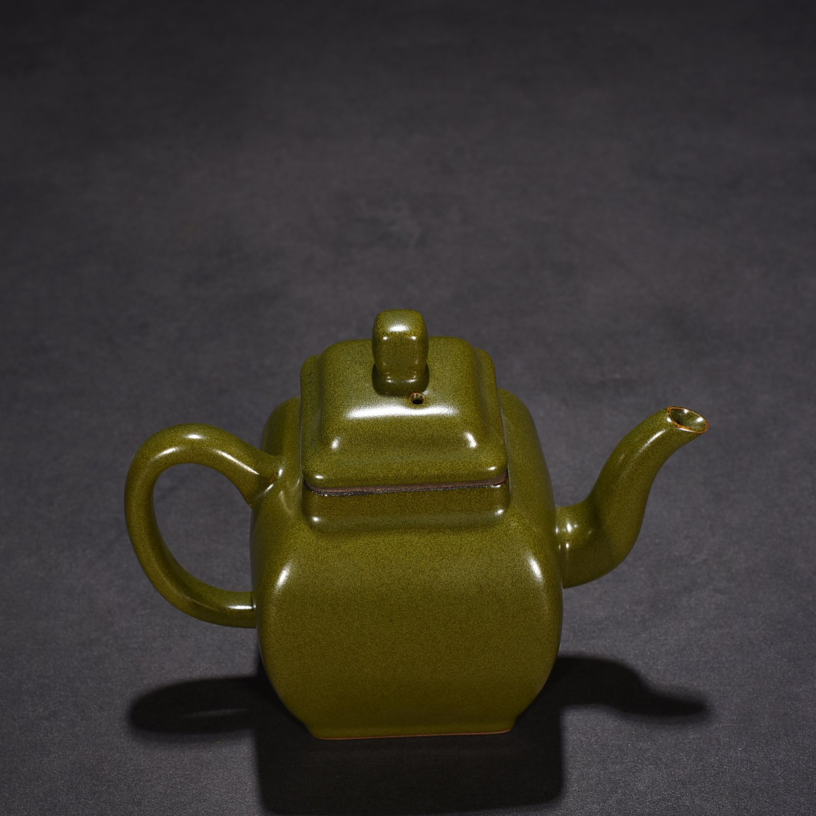Qing Dynasty Qianlong tea glazed square teapot