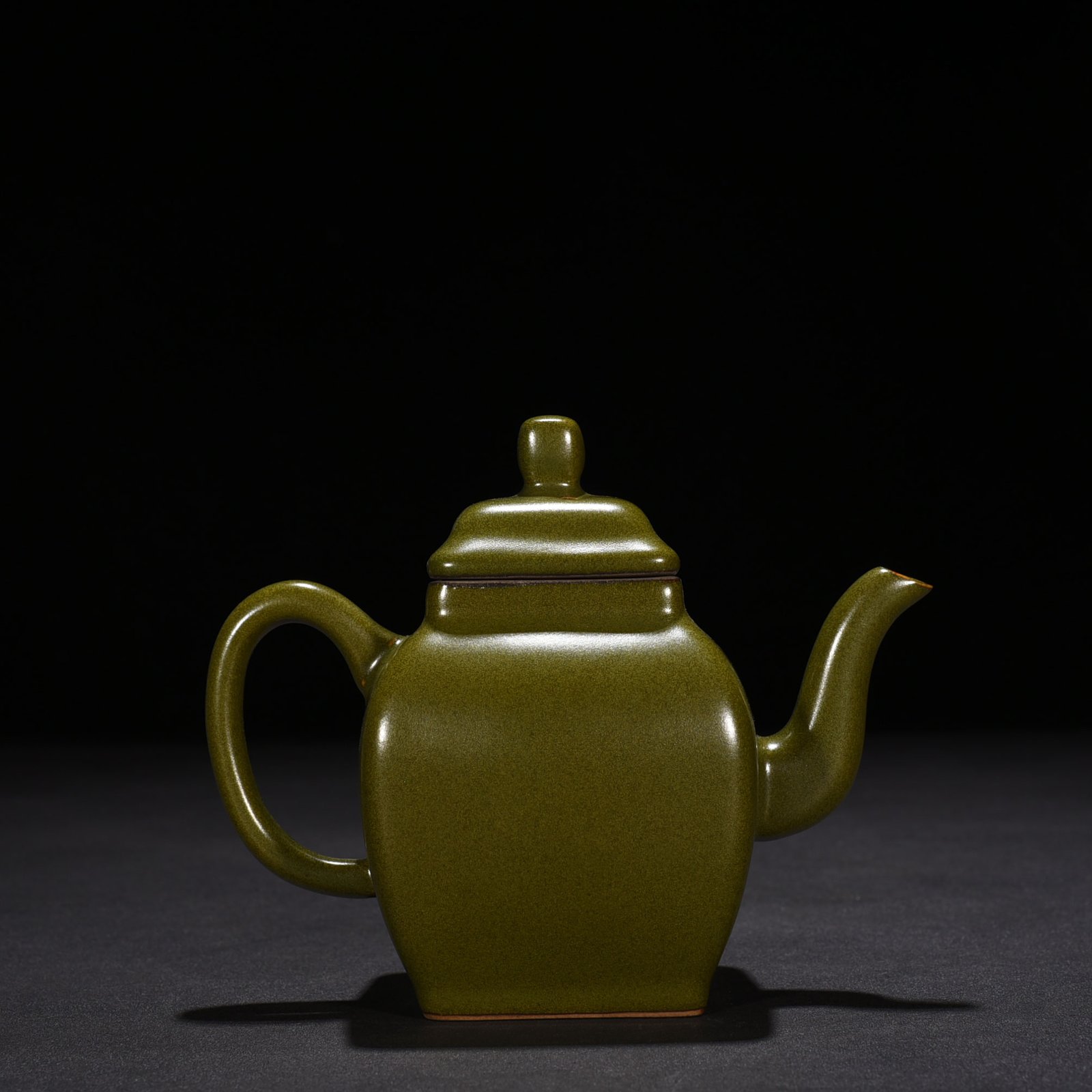 Qing Dynasty Qianlong tea glazed square teapot