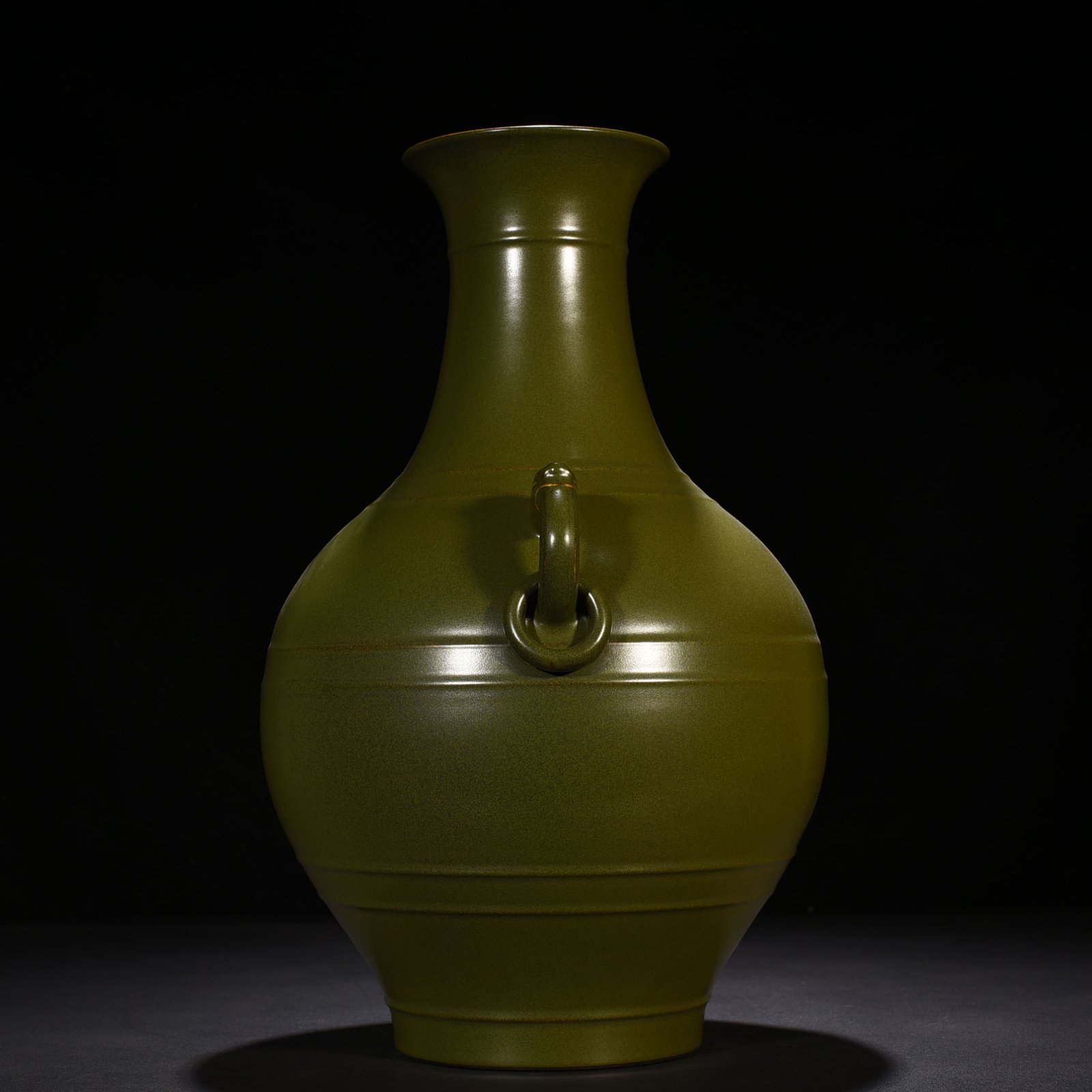 Qing Dynasty Qianlong tea powder-glazed amphorae with dazzling patterns