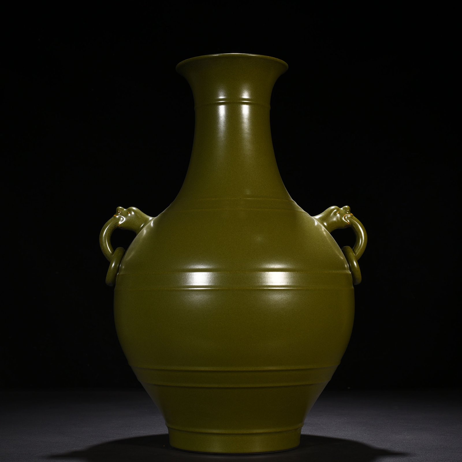 Qing Dynasty Qianlong tea powder-glazed amphorae with dazzling patterns