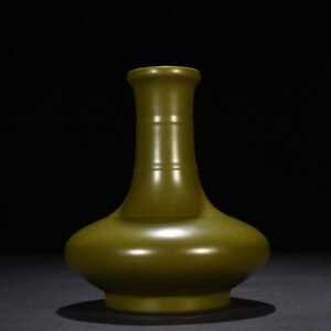 Qing Dynasty Qianlong tea powder glaze plate mouth bottle