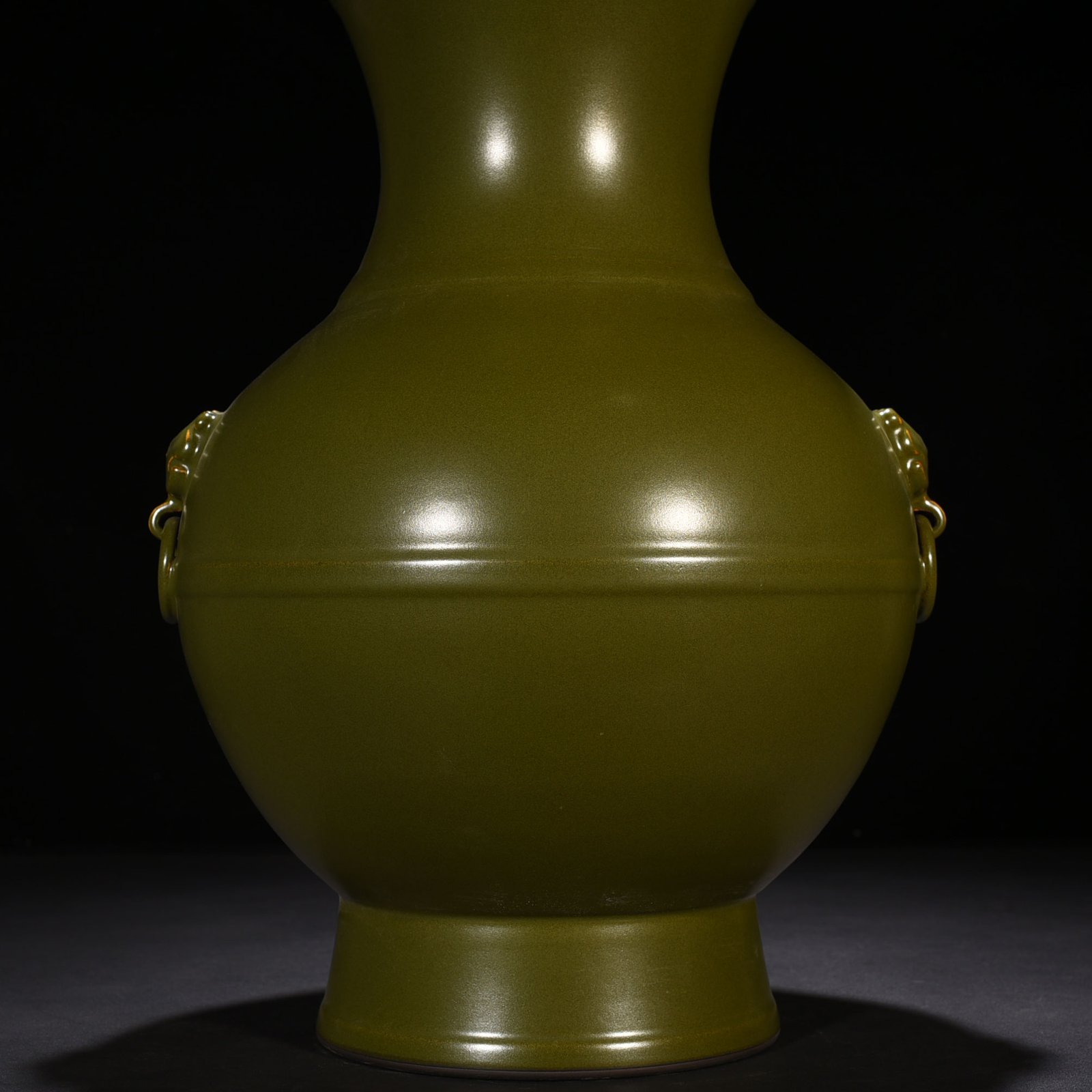 Qing Dynasty Qianlong tea powder glaze with dazzling pattern ear-shaped statue