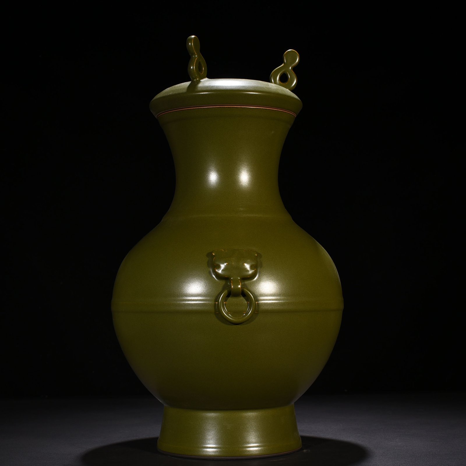 Qing Dynasty Qianlong tea powder glaze with dazzling pattern ear-shaped statue