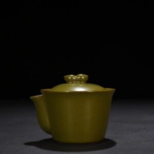 Qing Dynasty Qianlong Tea Glaze Covered Bowl