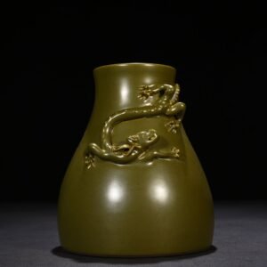Qing Dynasty Qianlong tea powder glazed dish dragon statue