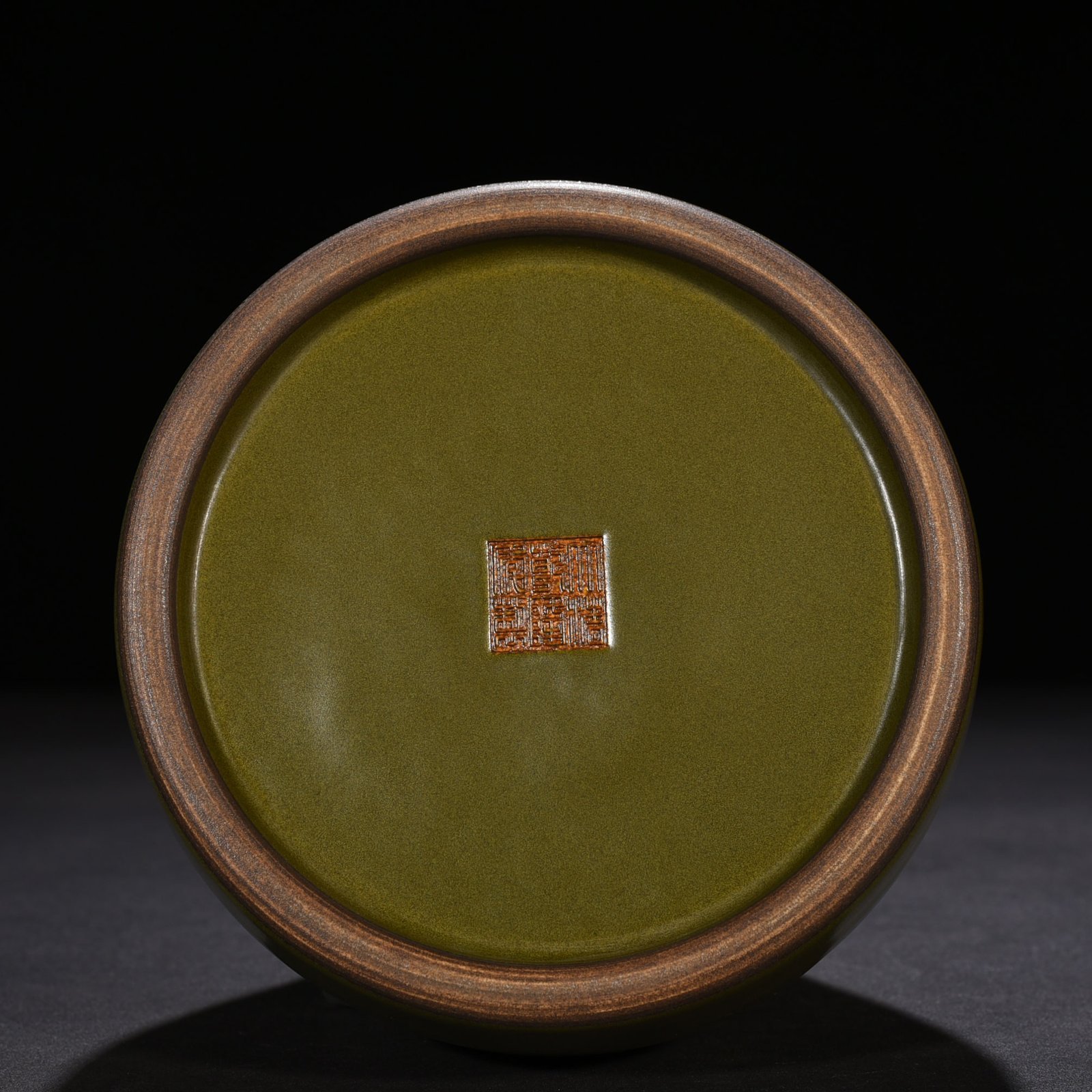Qing Dynasty Qianlong tea powder glazed dish dragon statue