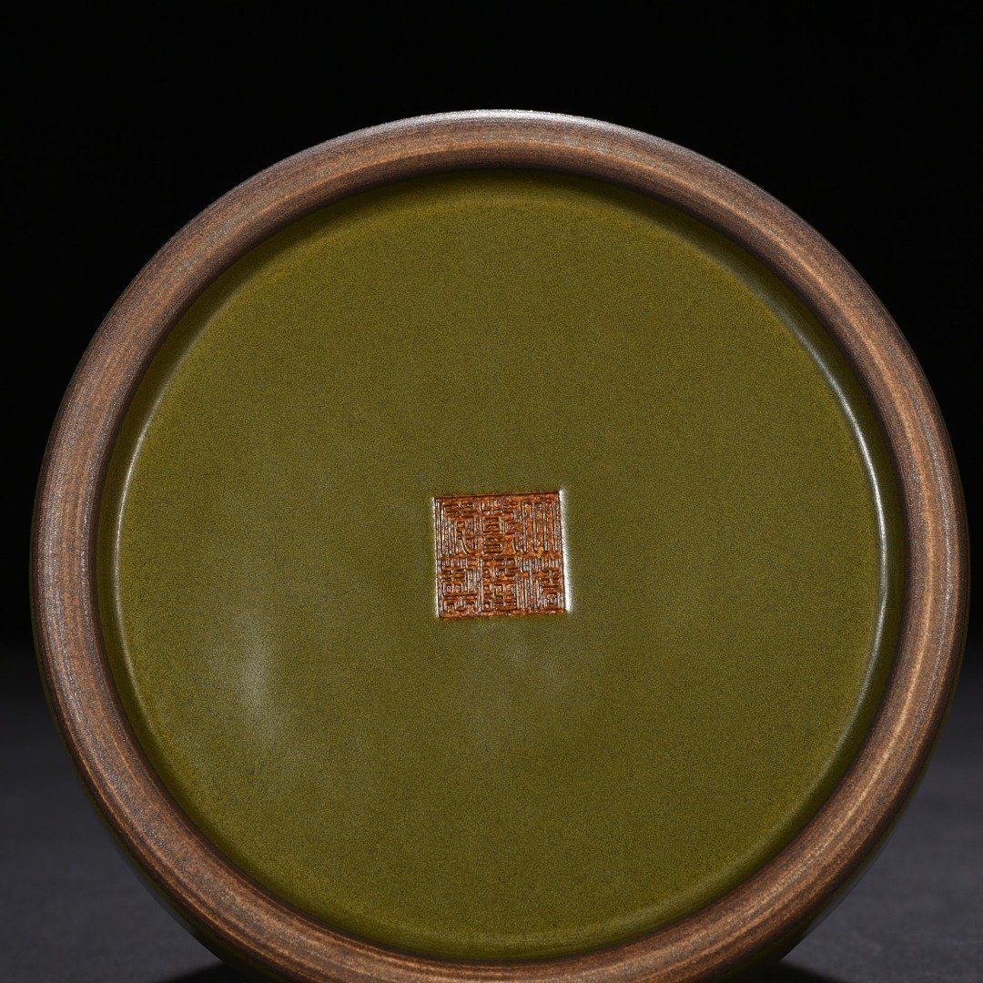 Qing Dynasty Qianlong tea powder glazed dish dragon statue