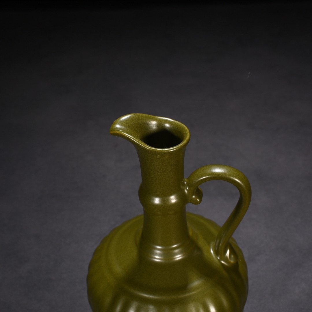 Qing Dynasty Qianlong tea powder glazed flower pouring