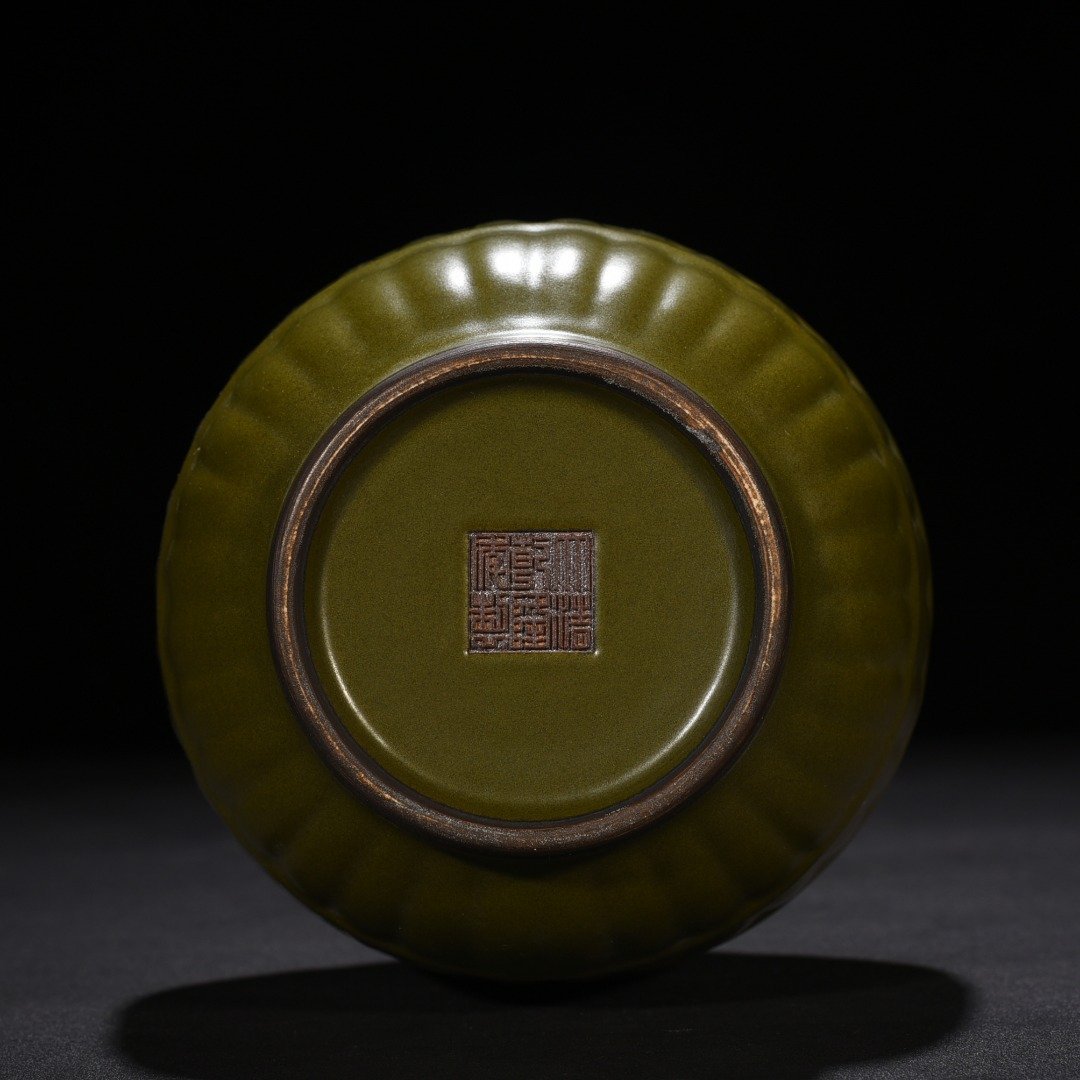 Qing Dynasty Qianlong tea powder glazed flower pouring