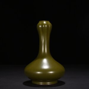 Qing Dynasty Qianlong tea minced glazed garlic bottle