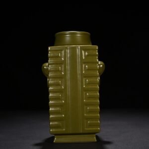 Qing Dynasty Qianlong tea powder-glazed elephant ear Cong style bottle