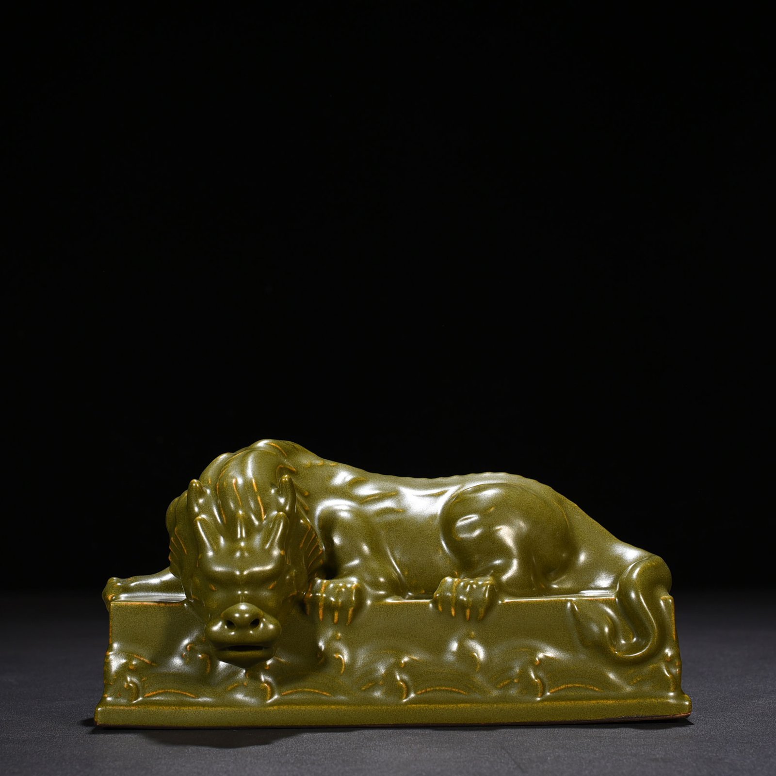 Qing Dynasty Qianlong tea powder glazed unicorn auspicious beast pressure ruler