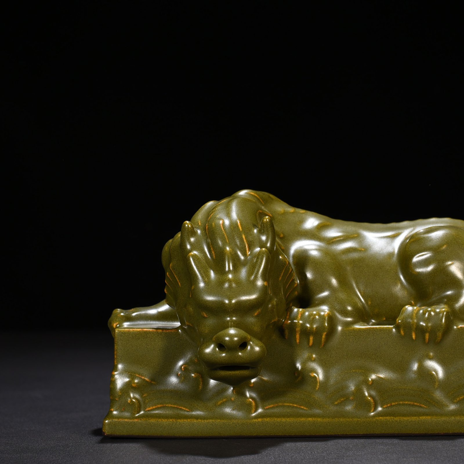 Qing Dynasty Qianlong tea powder glazed unicorn auspicious beast pressure ruler