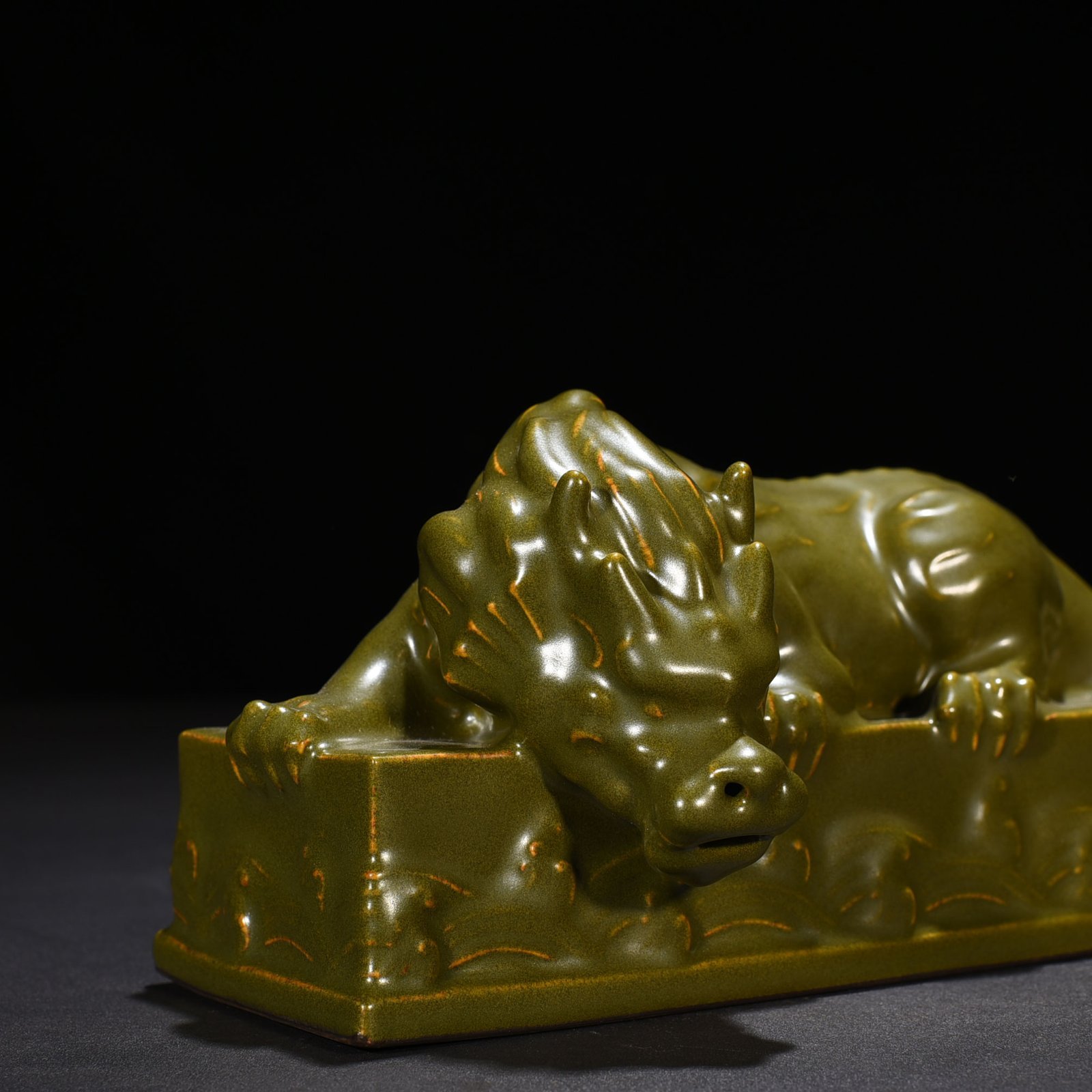 Qing Dynasty Qianlong tea powder glazed unicorn auspicious beast pressure ruler