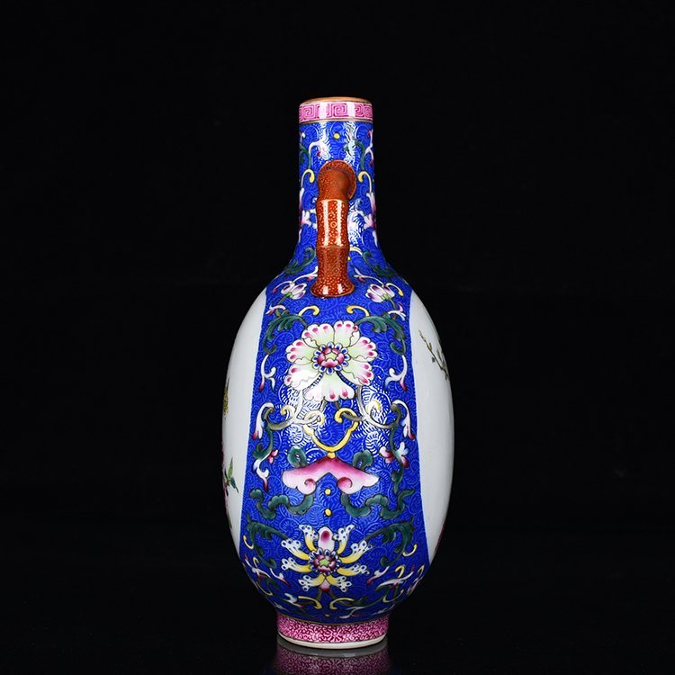 Qing Dynasty Qianlong blue ground butterfly love flower pattern holding the moon flat vase