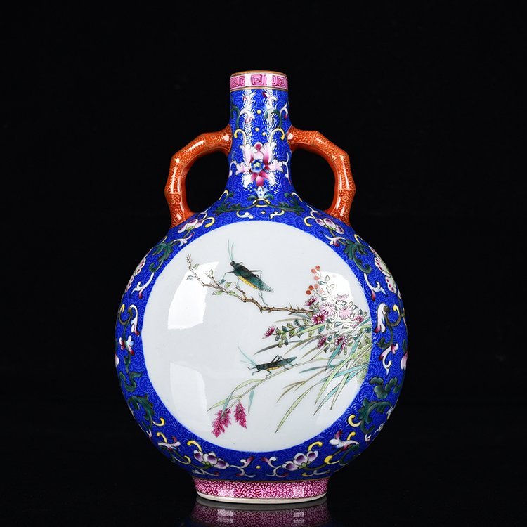 Qing Dynasty Qianlong blue ground butterfly love flower pattern holding the moon flat vase