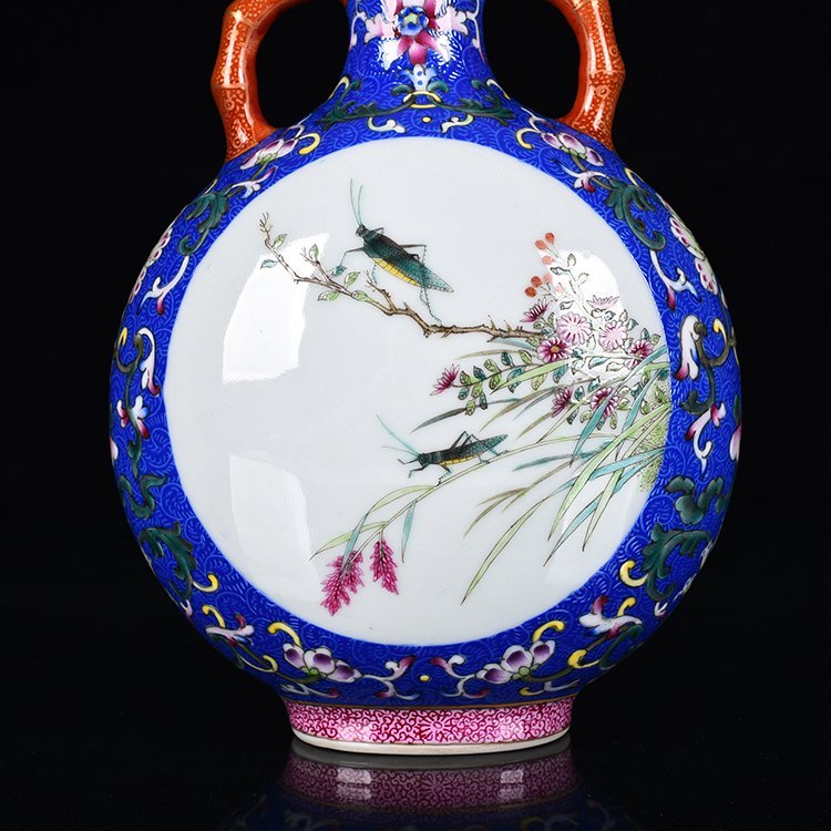 Qing Dynasty Qianlong blue ground butterfly love flower pattern holding the moon flat vase
