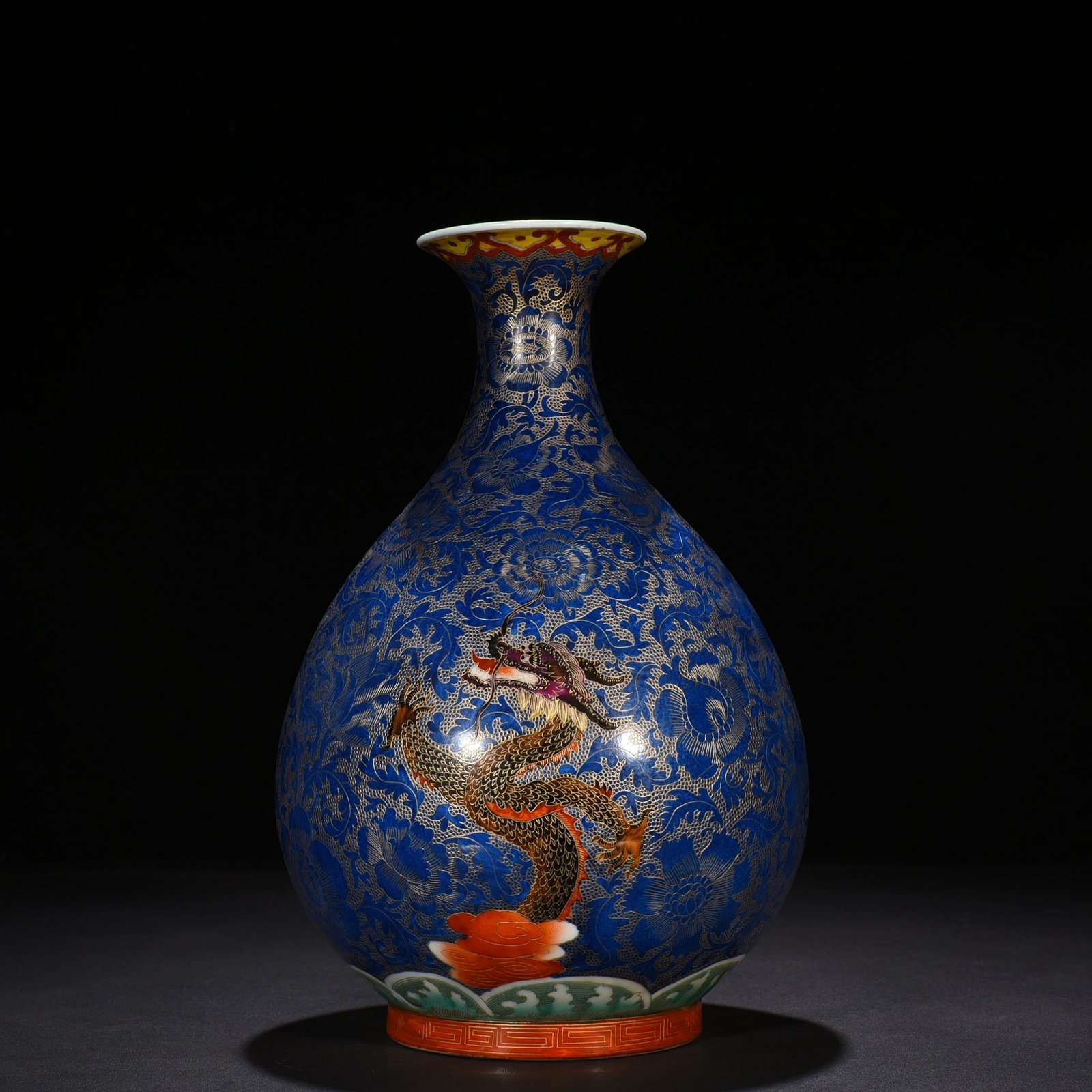 Qing Dynasty Qianlong blue ground gold silk enamel blue dragon godson dragon pattern jade pot spring vase
