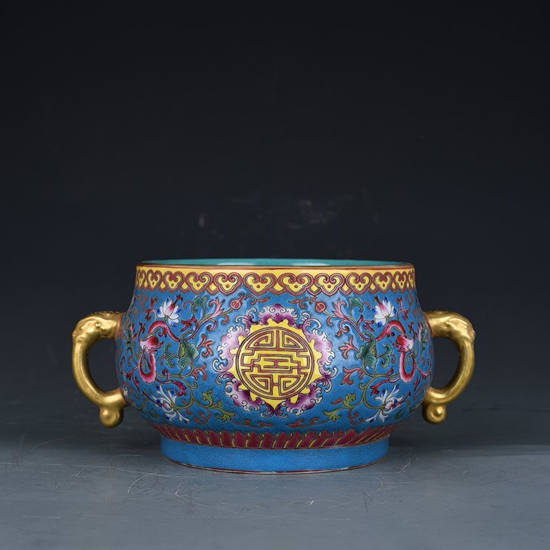 Qing Dynasty Qianlong blue background pastel dragon pattern longevity double-eared stove