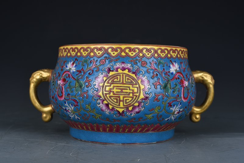Qing Dynasty Qianlong blue background pastel dragon pattern longevity double-eared stove