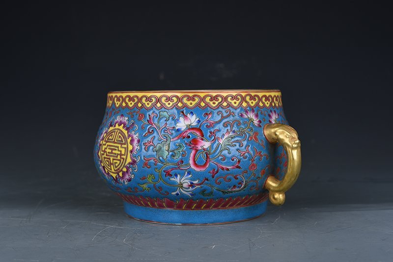 Qing Dynasty Qianlong blue background pastel dragon pattern longevity double-eared stove
