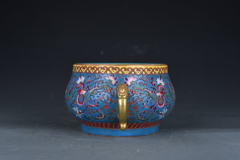 Qing Dynasty Qianlong blue background pastel dragon pattern longevity double-eared stove