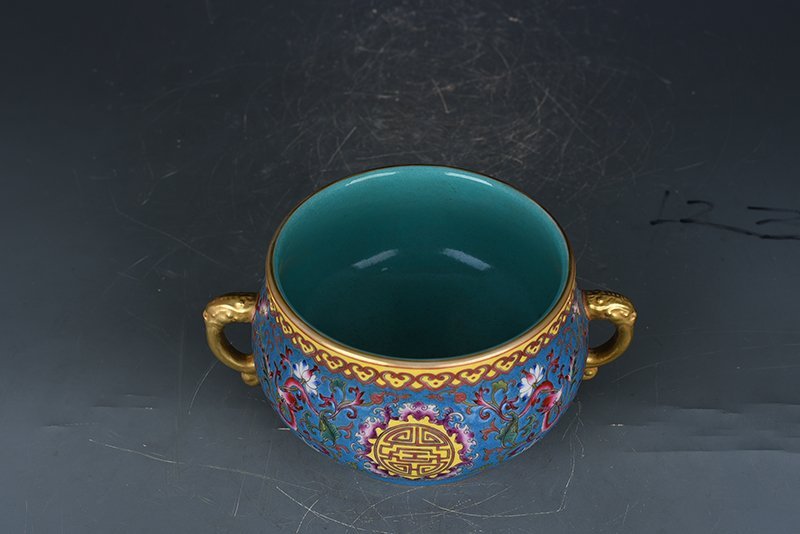Qing Dynasty Qianlong blue background pastel dragon pattern longevity double-eared stove