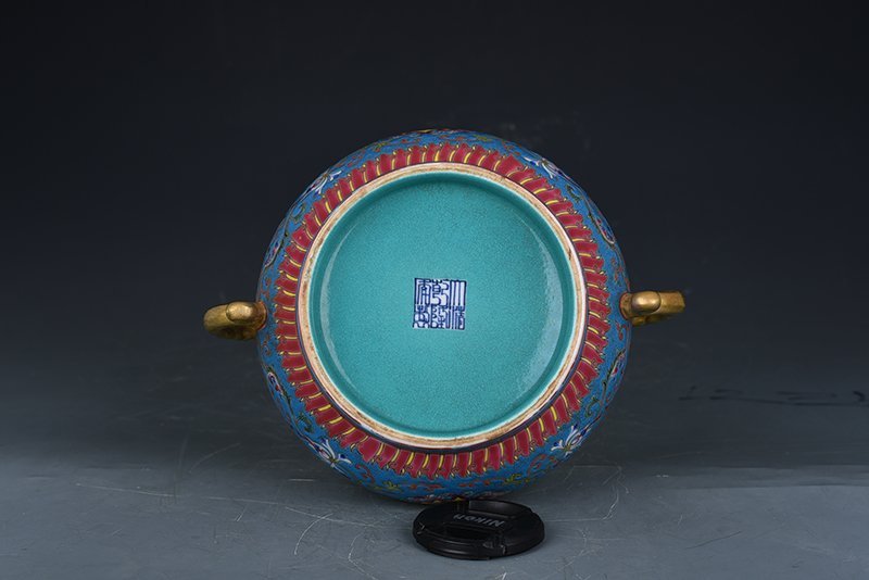 Qing Dynasty Qianlong blue background pastel dragon pattern longevity double-eared stove