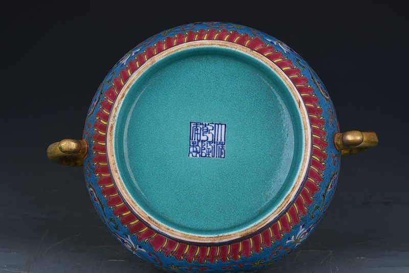 Qing Dynasty Qianlong blue background pastel dragon pattern longevity double-eared stove