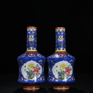 Qing Dynasty Qianlong blue background and consecrated floral pattern paper mallet vase